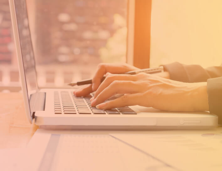 IT-Desktop Typing Image